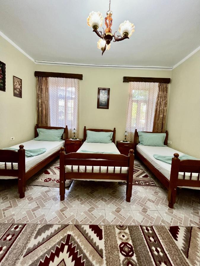 Guest House Adi Doga Berat Extérieur photo