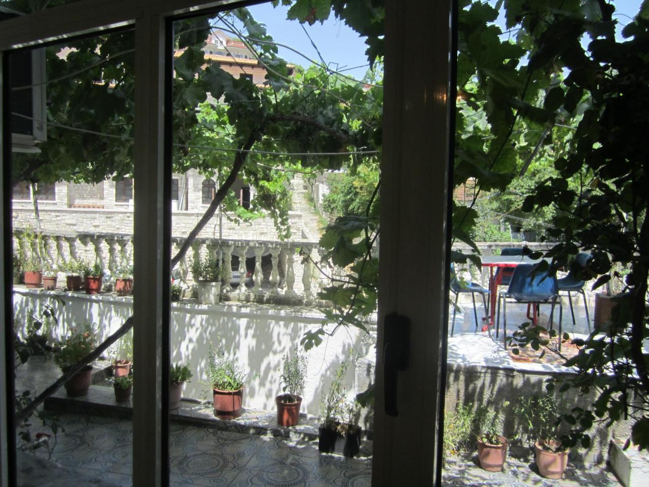 Guest House Adi Doga Berat Extérieur photo
